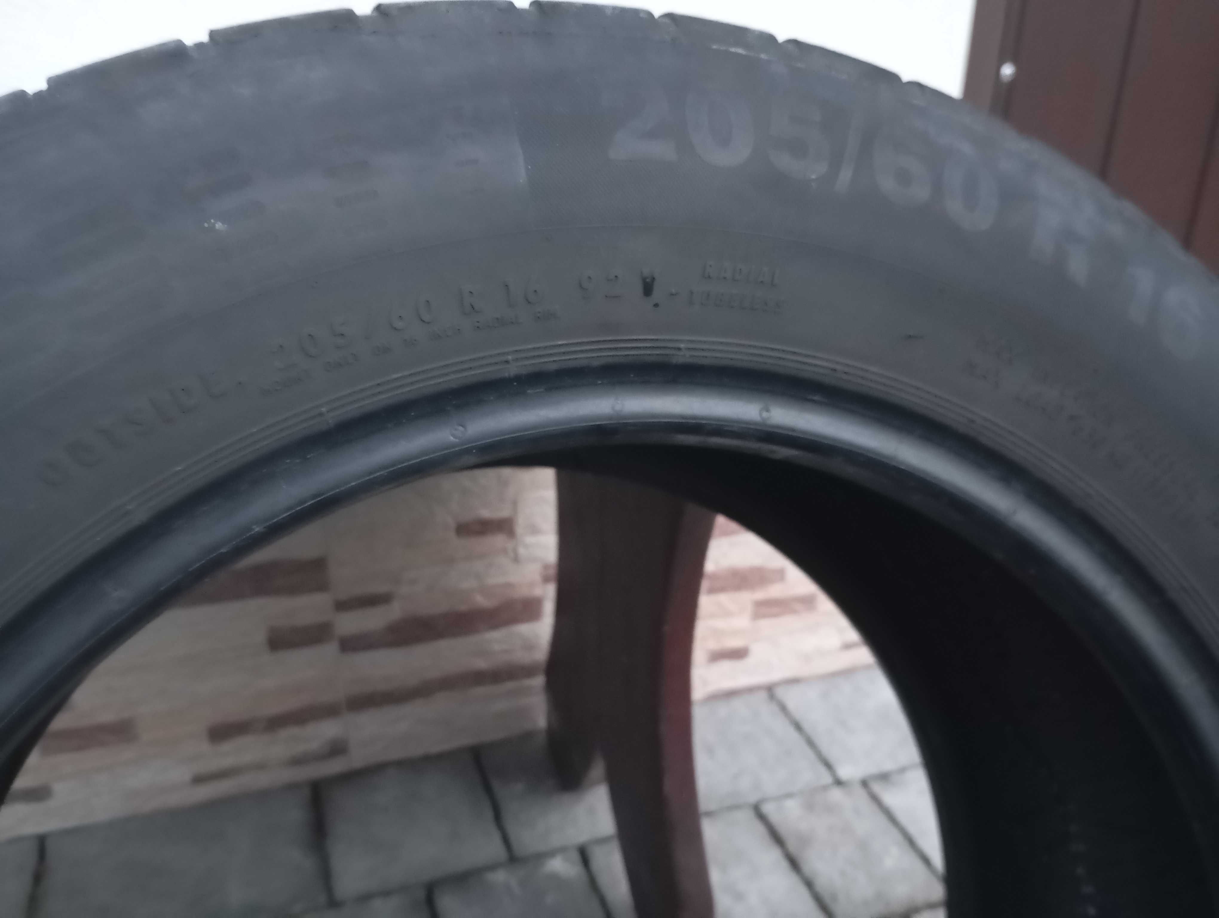 Opony  205/60 16V