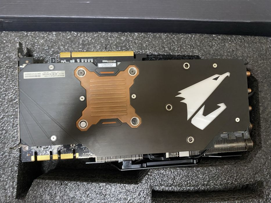 Відеокарта Gigabyte AORUS GTX 1080 Ti 11GB — повний комплект, коробка