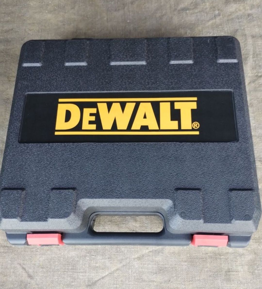 Акумуляторний шуруповерт з набором інструментів DeWALT 24V