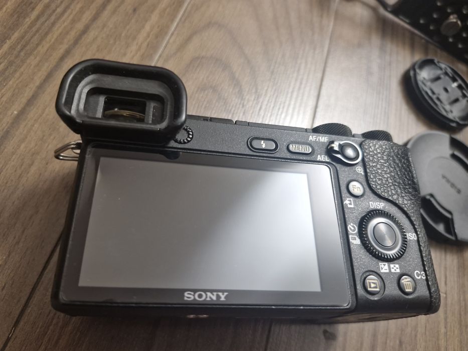 Sony A6500 + 2 obiektywy Sigma 16mm 1.4 i 30mm 1.4 C