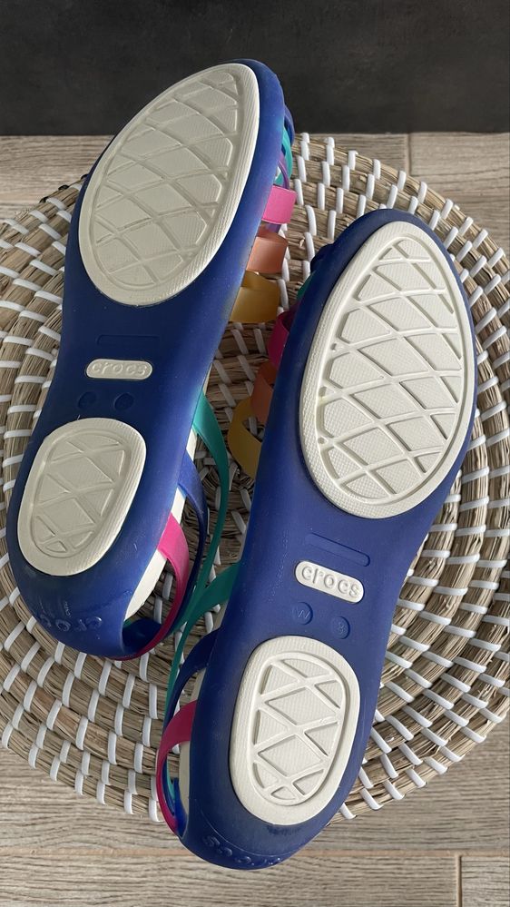 Crocs sandały Huarache Flat Multi/Cerulean Blue W8 38/39