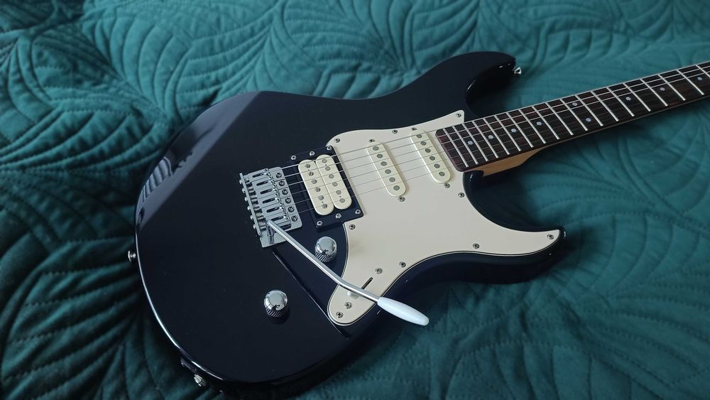 Yamaha Pacifica 112v + pokrowiec