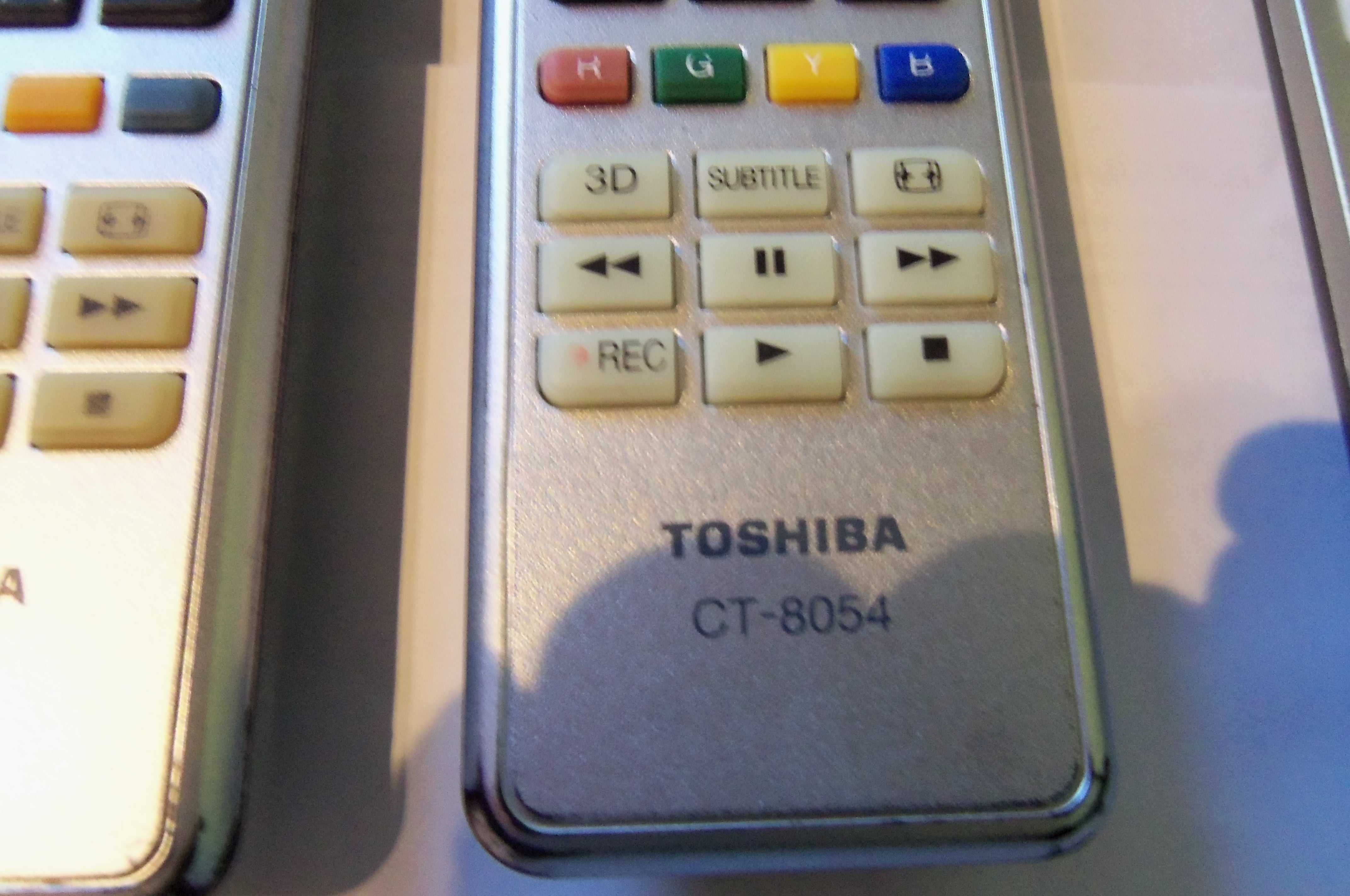 Oryginalne piloty TOSHIBA SMART, CT-8035, CT-8054, CT-8567, sprawne.