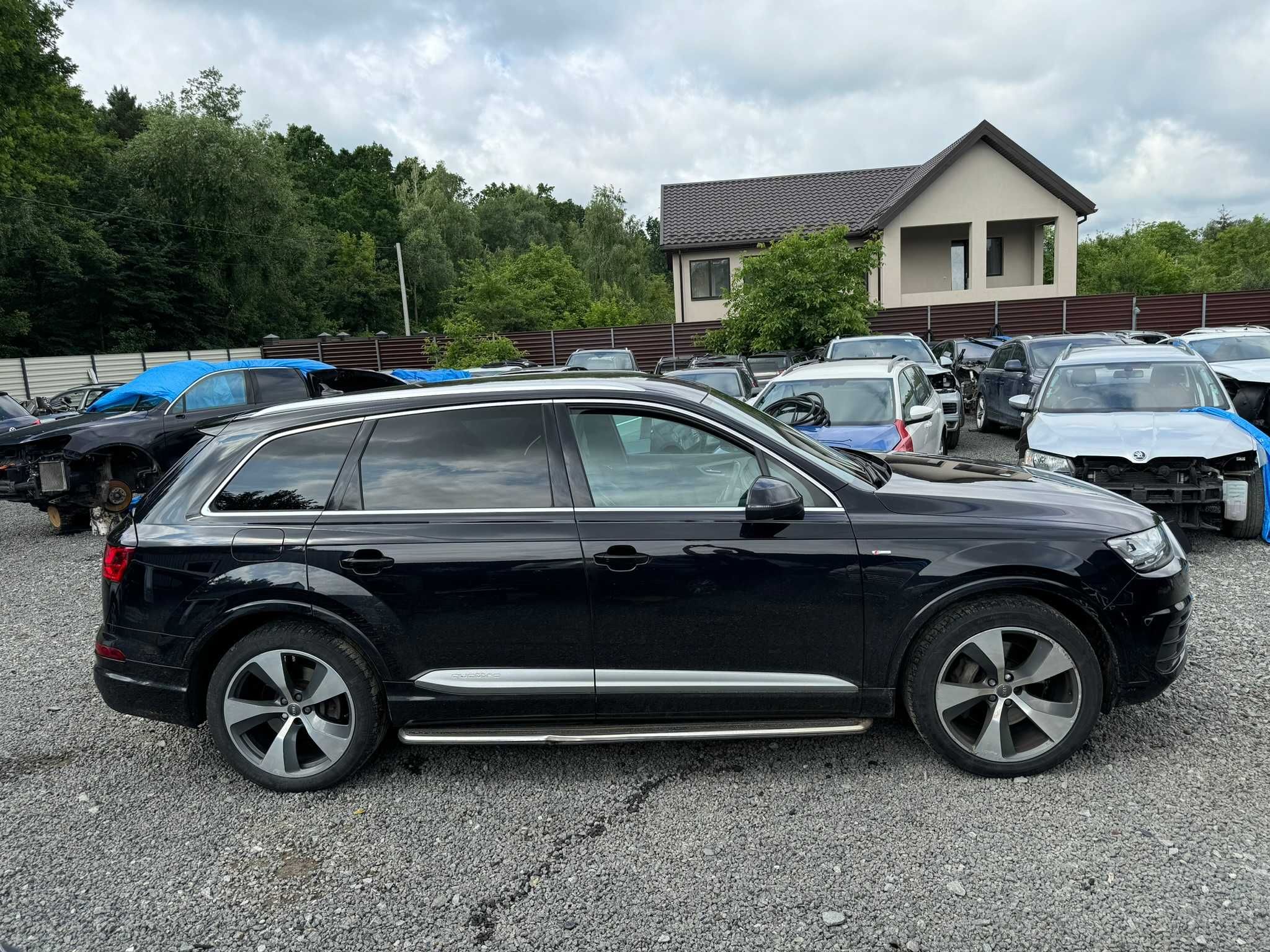 Комплектний перід Audi Q7 4M бампер капот крило фара CRTC 3.0