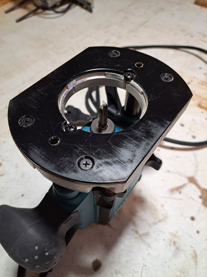 Tupia Makita 900