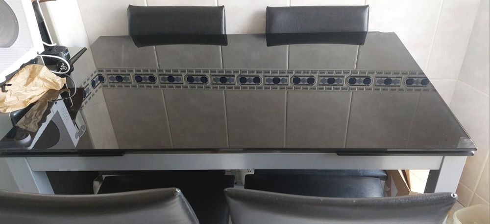 Mesa de cozinha e 4 cadeiras