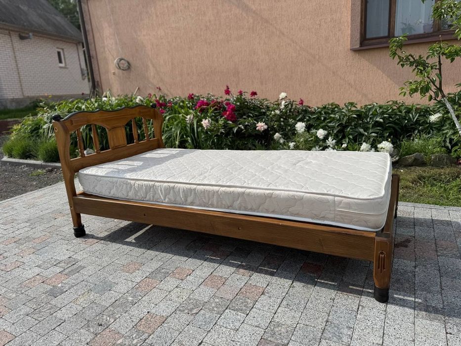 Ліжко  дерев'яне