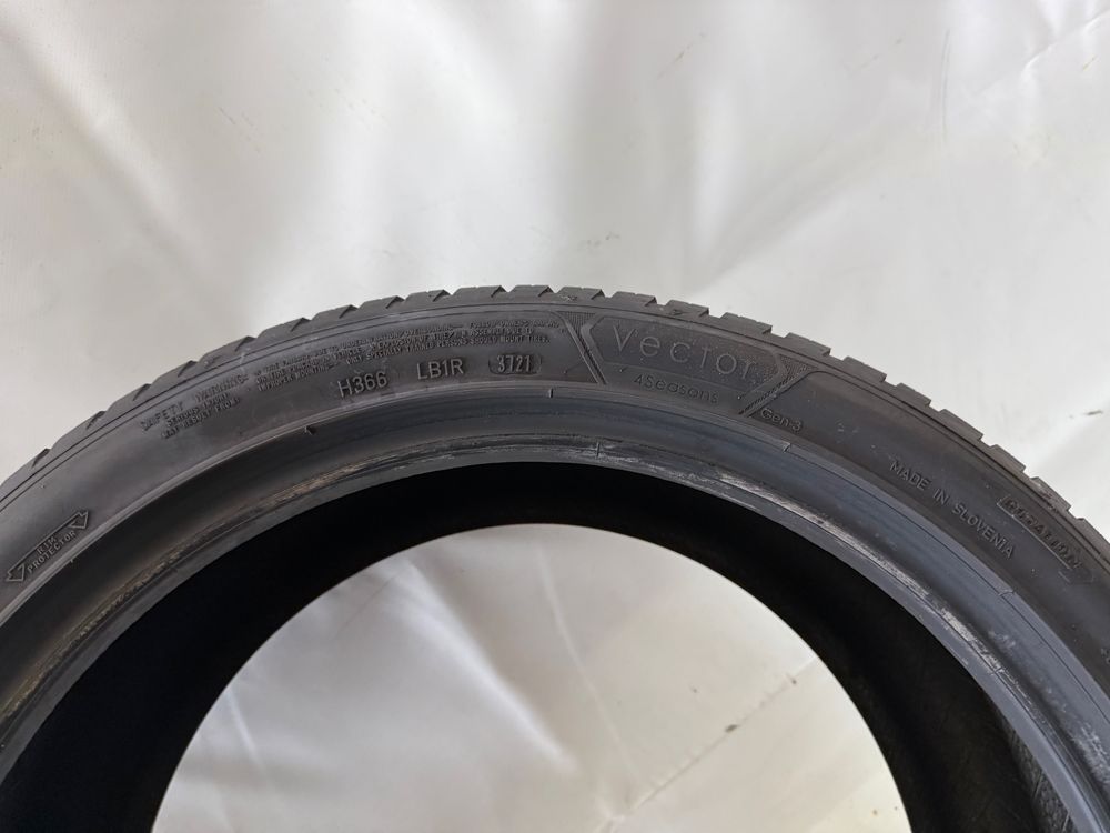 245/40/19 Goodyear Vector 4Seasons Gen-3 98Y