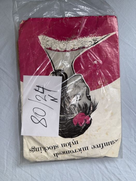 Pończochy nylonowe że szwem