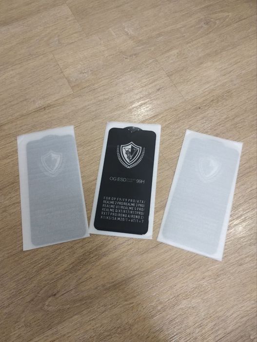 Скло захисне на екран для Realme, Samsung + подарунок
