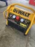 Компресор dewalt 6 л
