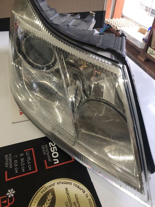 Права фара Шкода Октавія А5 рестайлінг.   Ксенон