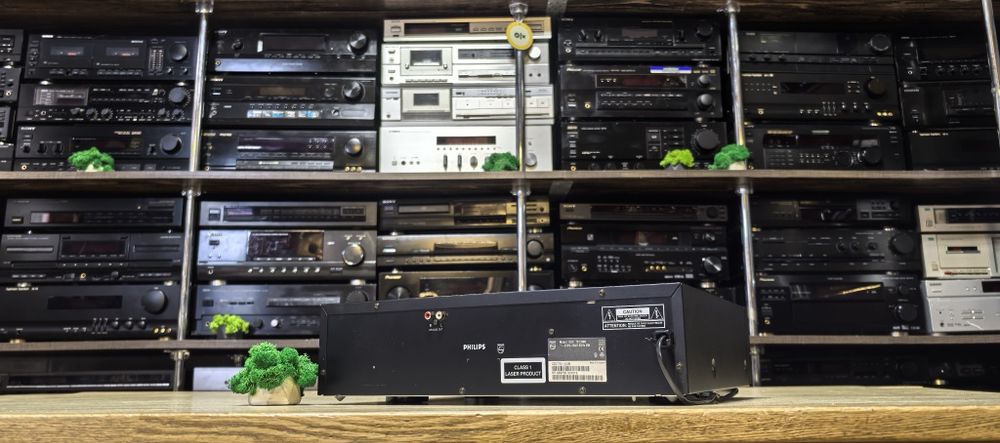 CD програвач Philips CDC751