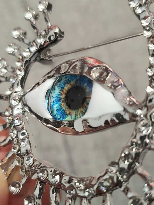 Broche pregadeira alfinete de peito surrealista olho colorido prateado