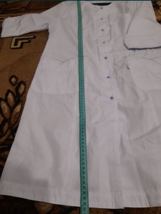 Білий медичний халат