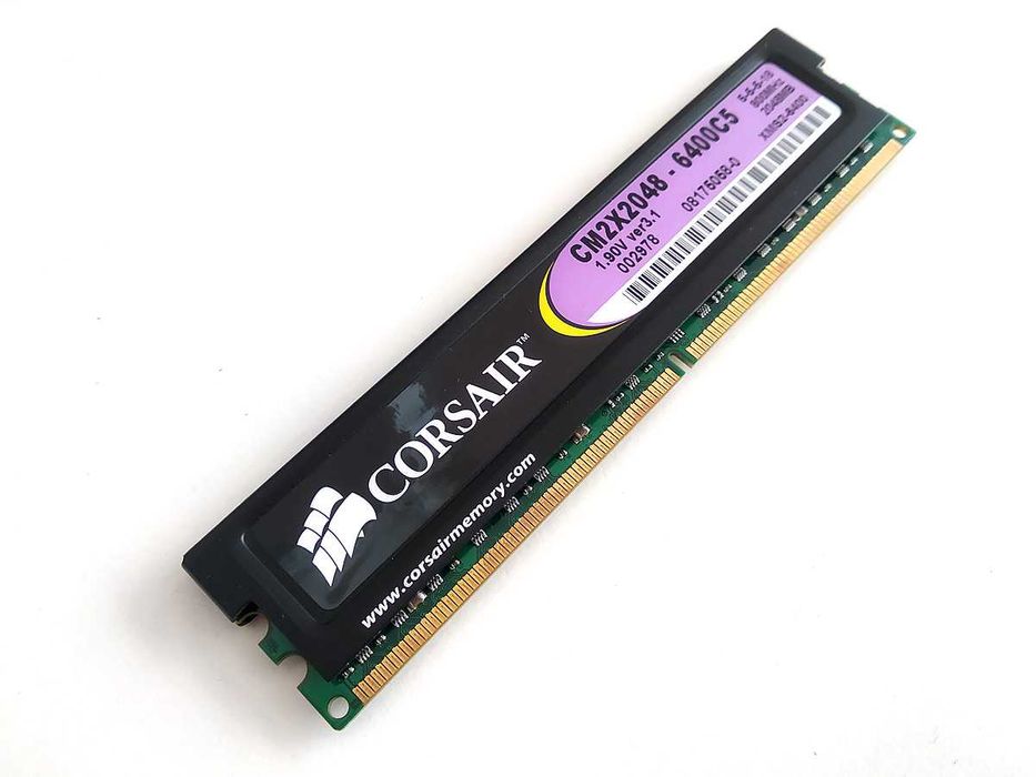 Memória RAM 3GB DDR2 (Kingston 1GB + Corsair 2GB)