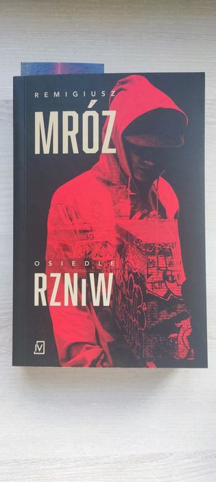 Książka Osiedle RZNiW Remigiusz Mróz + gratis