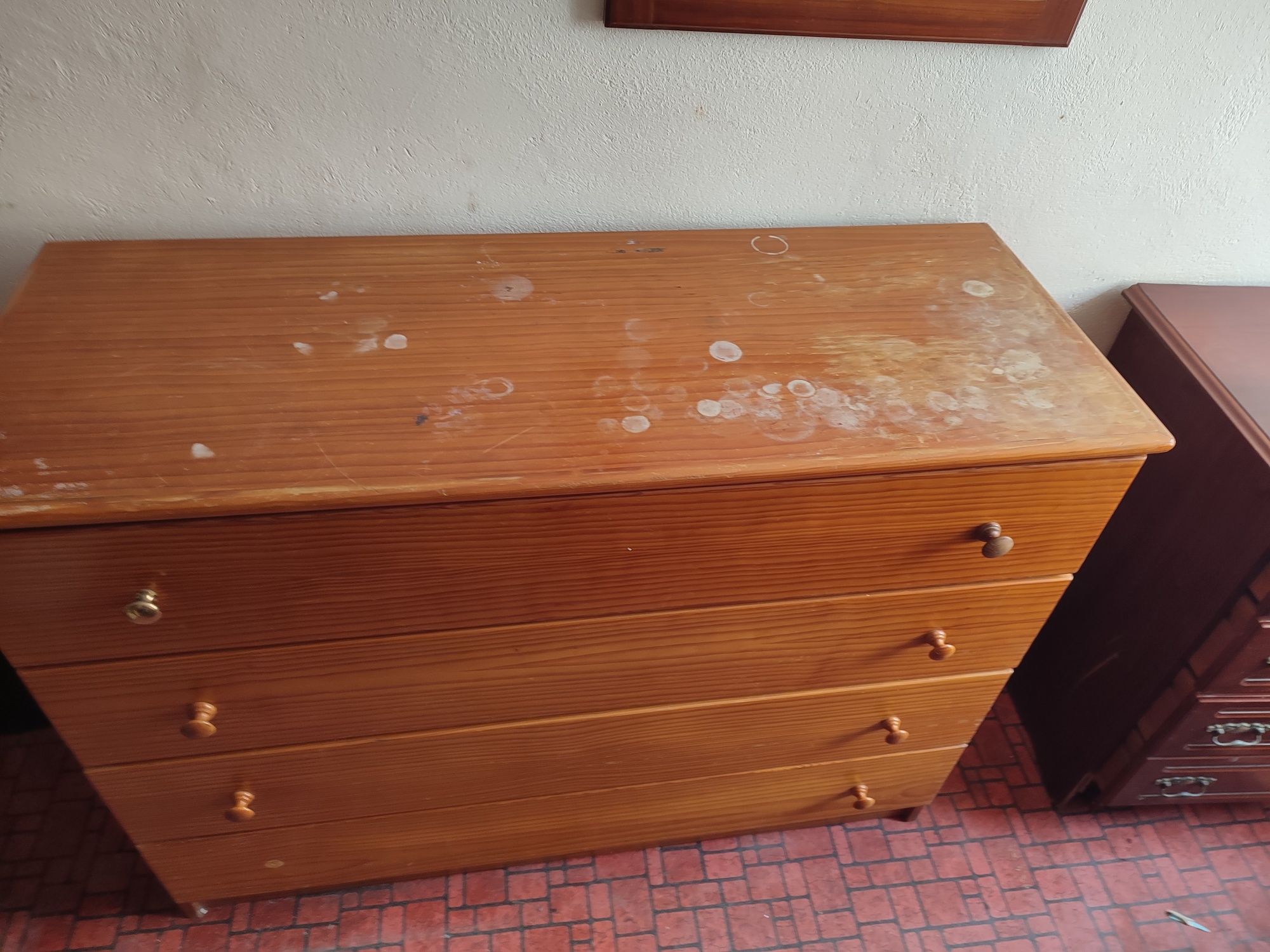 Cómoda em pinho para restaurar