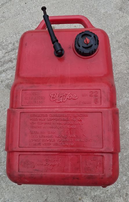 Bidão de combustível para barco