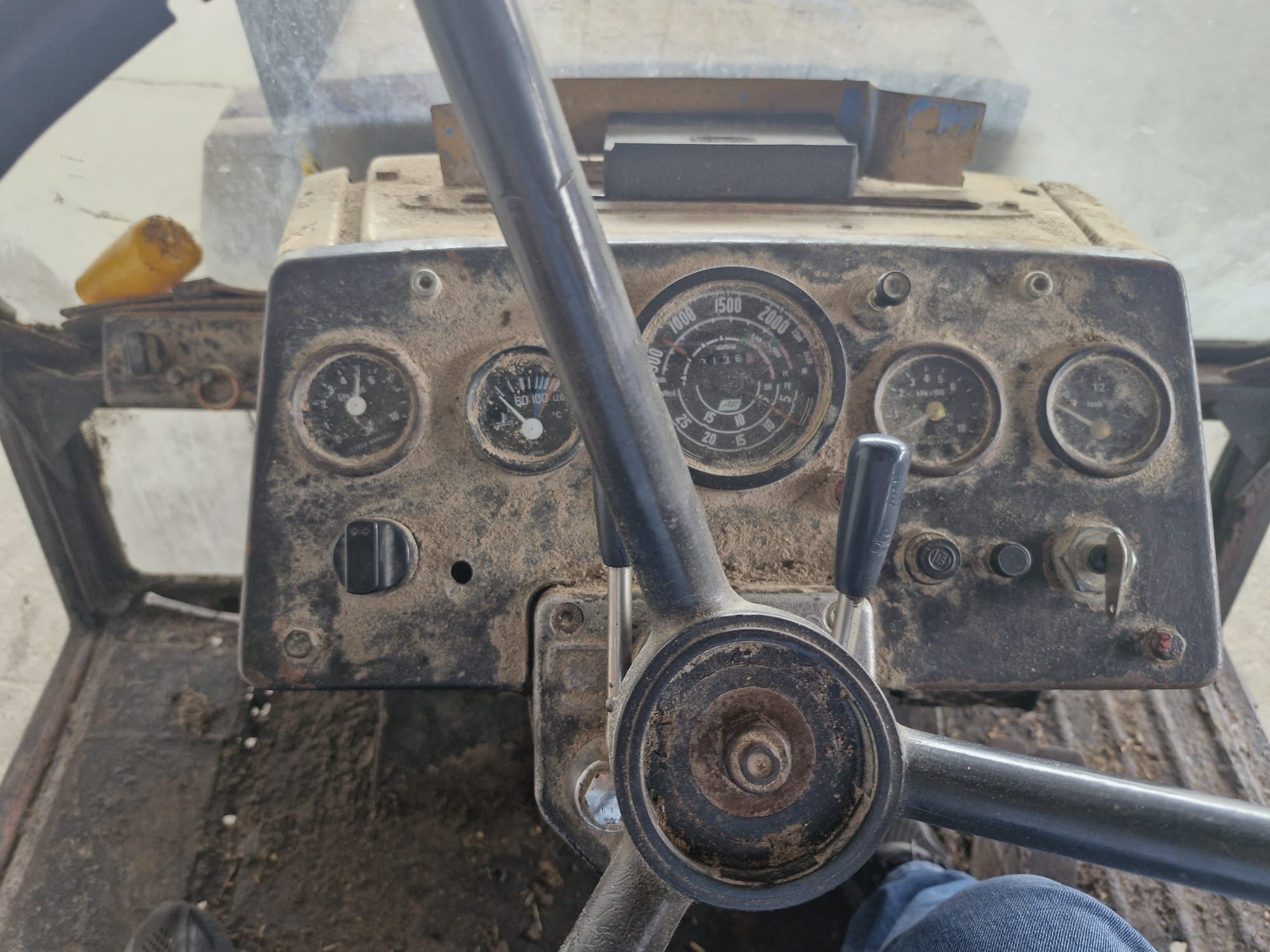 Ursus 1222, nie 1212, 1201, 1224, 1214, 1204 zetor 12011, 12111.