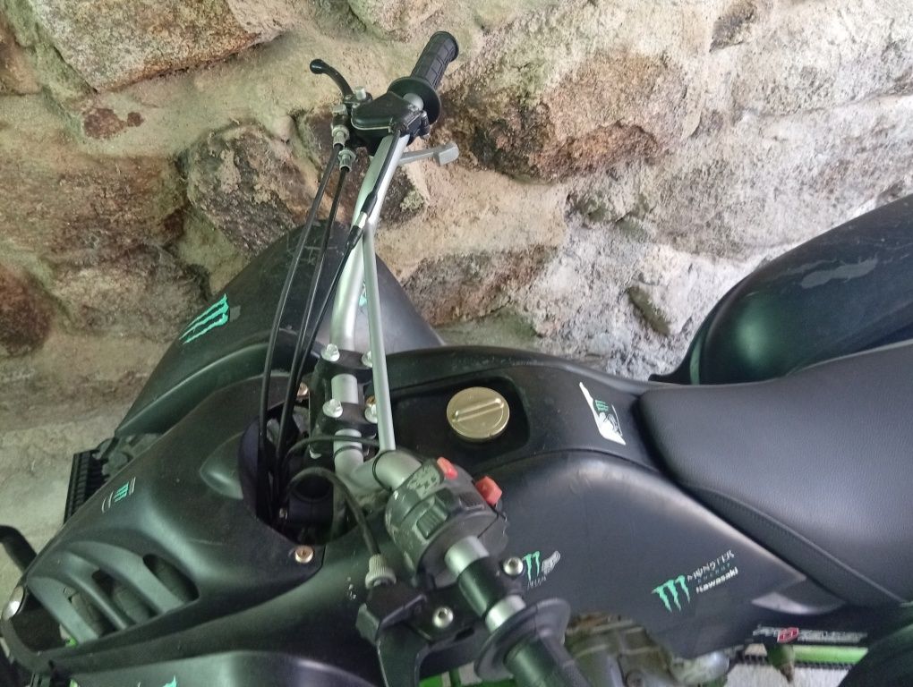 Vendo moto 4 200cc