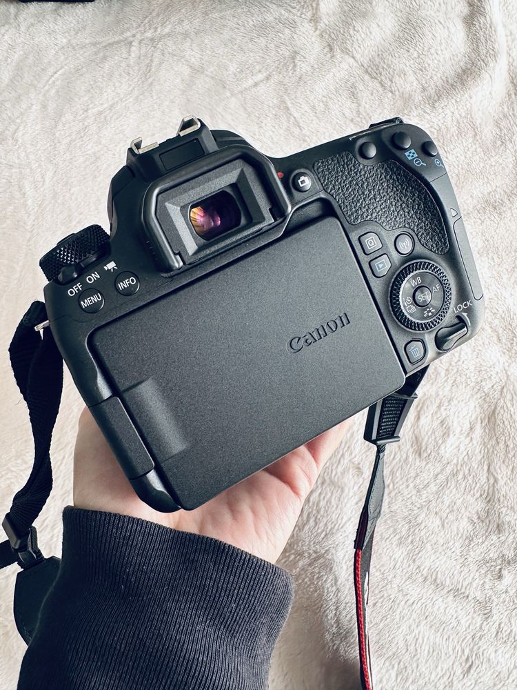 Câmera Canon EOS 77D