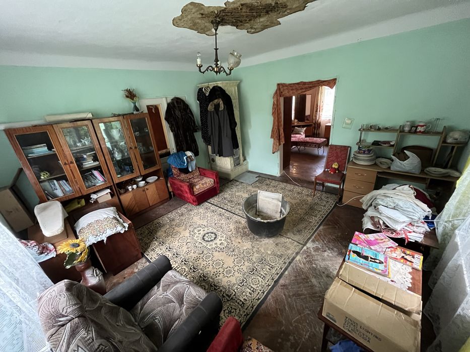 Продається будинок 100м.Крихівці.Комунікації.Центр.Школа.Садок.Місто