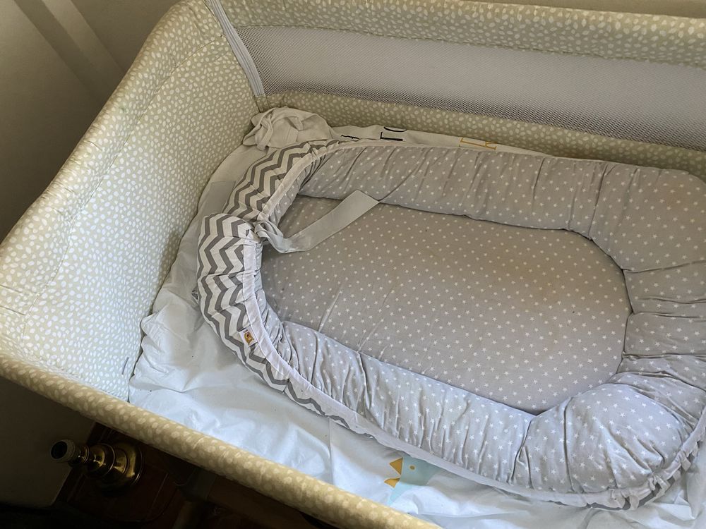 Cama bebé com parque