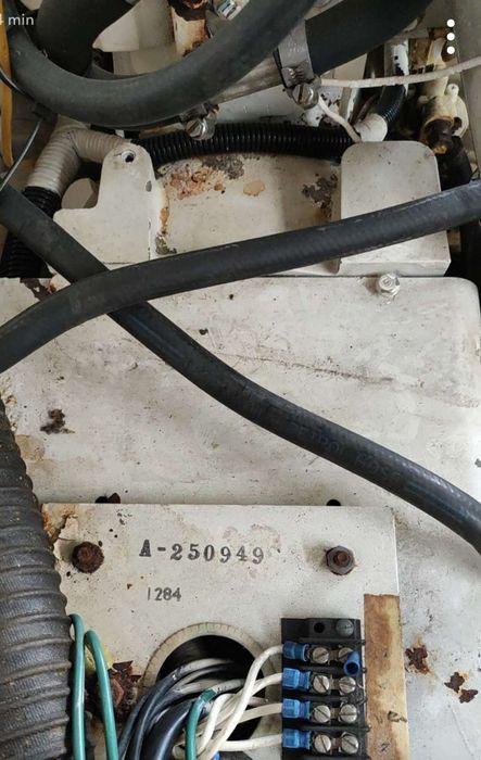 Mały generator prądowy z łódki silnik  3 cylindrowy kohler