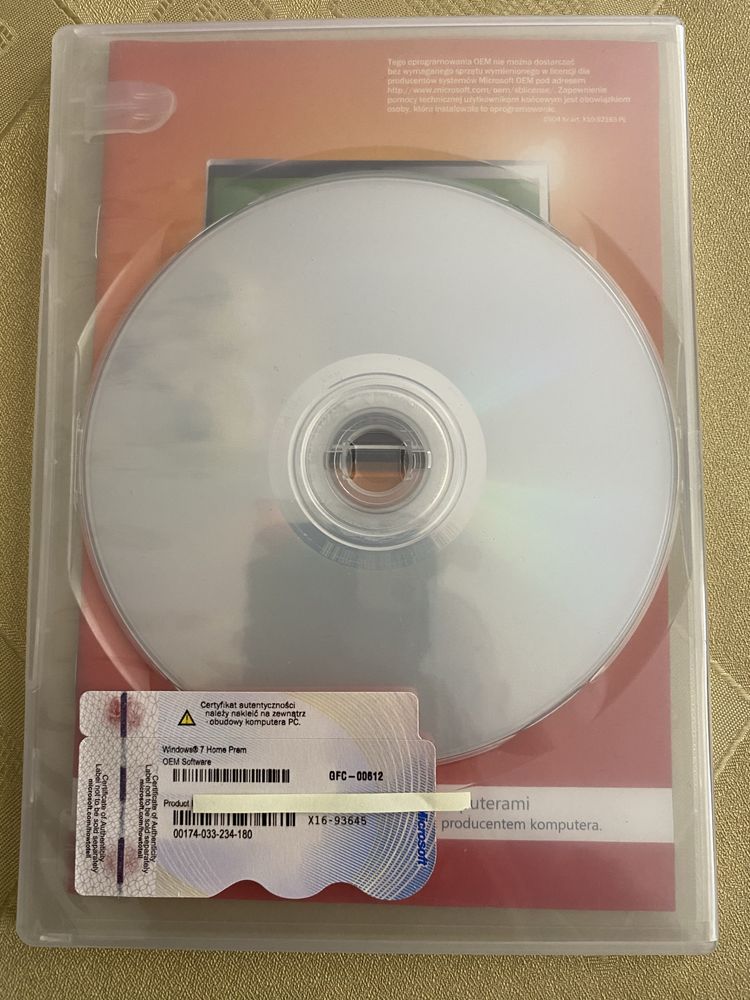 Windows 7 Home Premium 64-bit - naklejka lic na pudełku