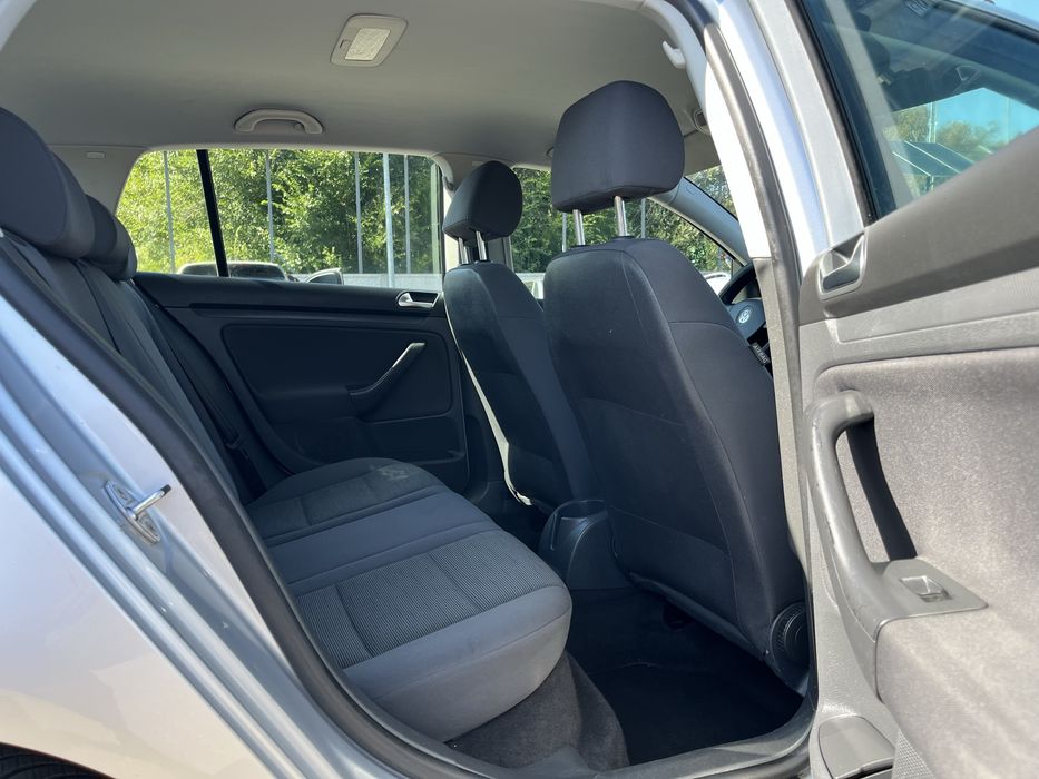 Volkswagen Golf 2006 1.6 бензин