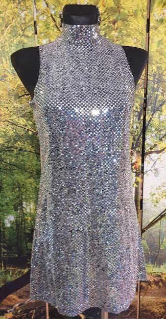 Mała srebrna - bardzo efektowna sukienka - 80%