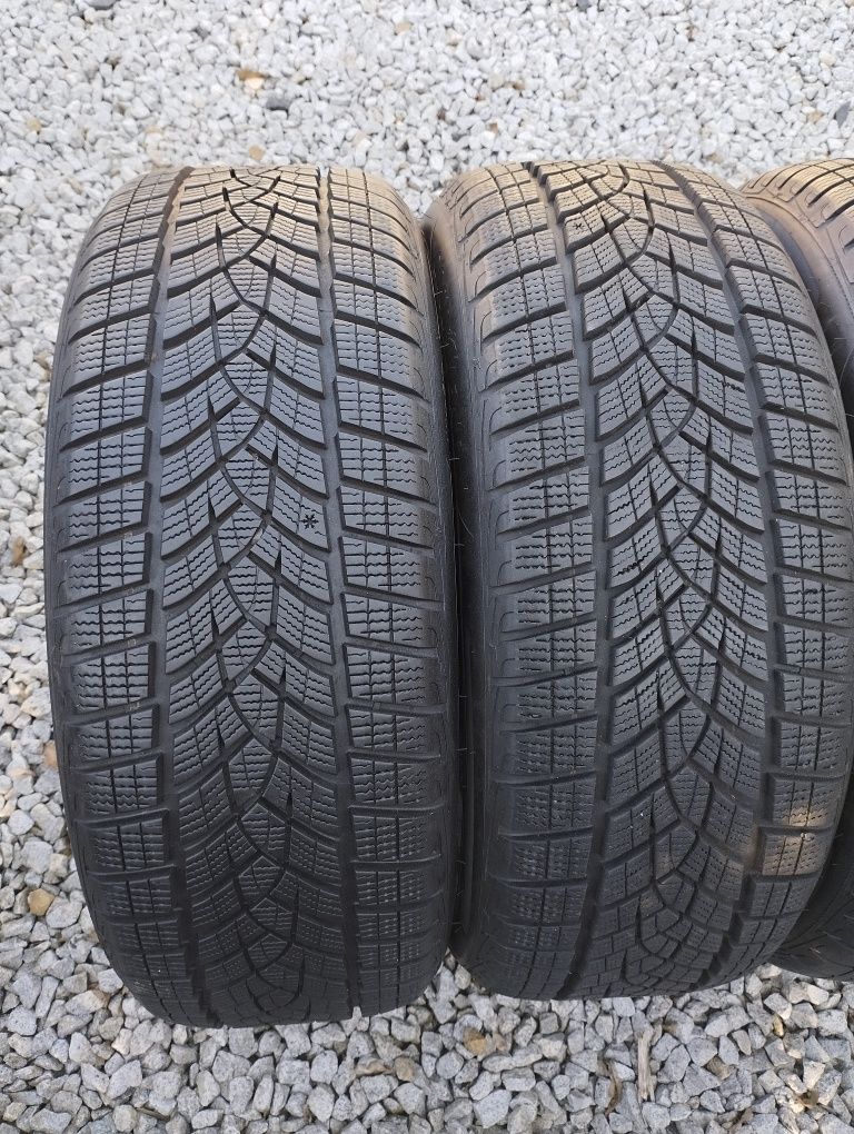 Opony zimowe 215/50R19 Goodyear UltraGrip Performance komplet jak nowe