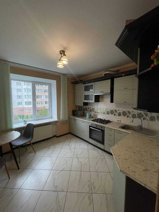 Продаж 2 к квартири Виставка