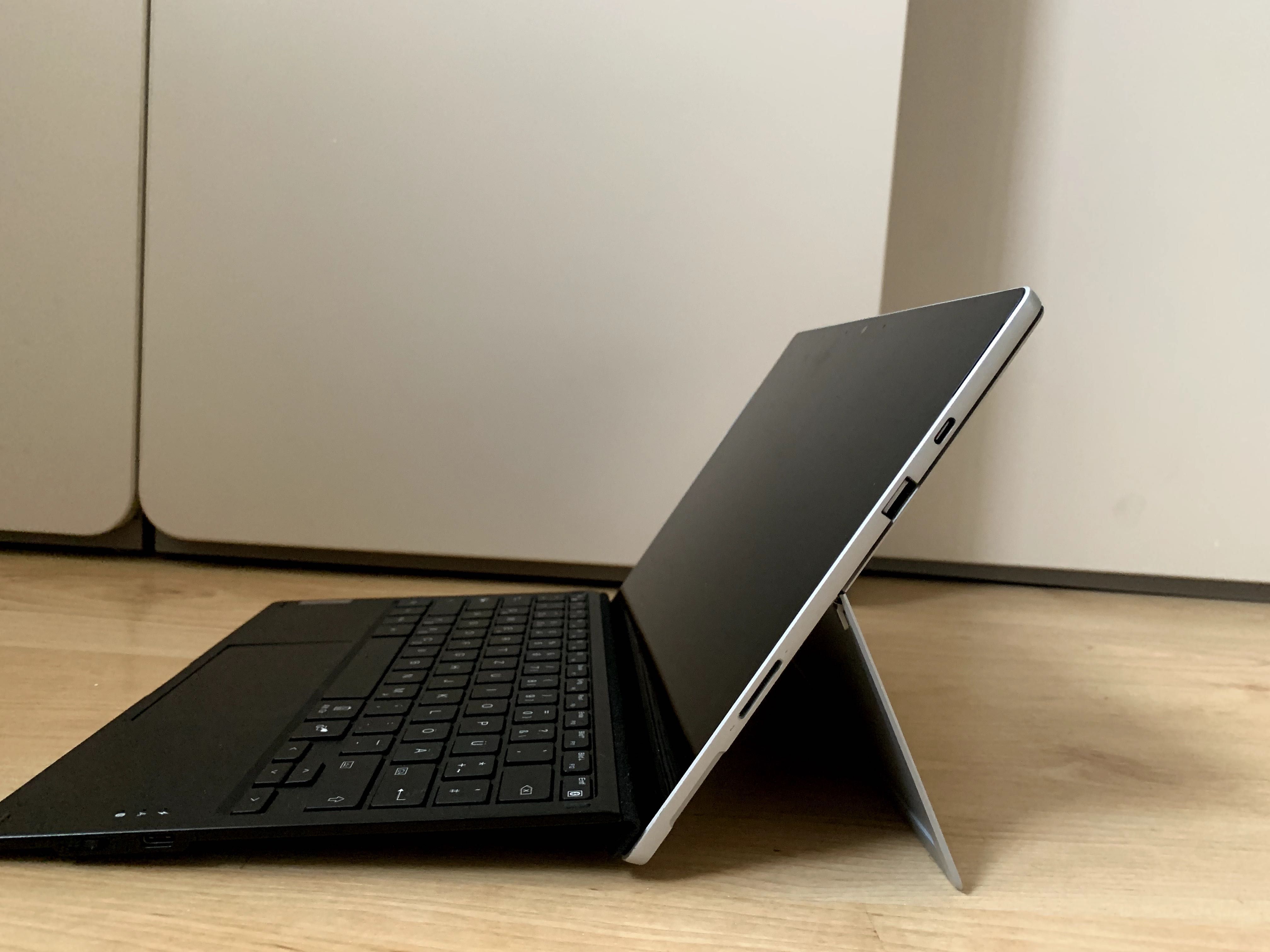 Laptop surface pro 7 / i5 / 8GB / 128GB / rysik / klawiatura