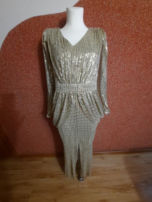 Cekinowa zlota sukienka