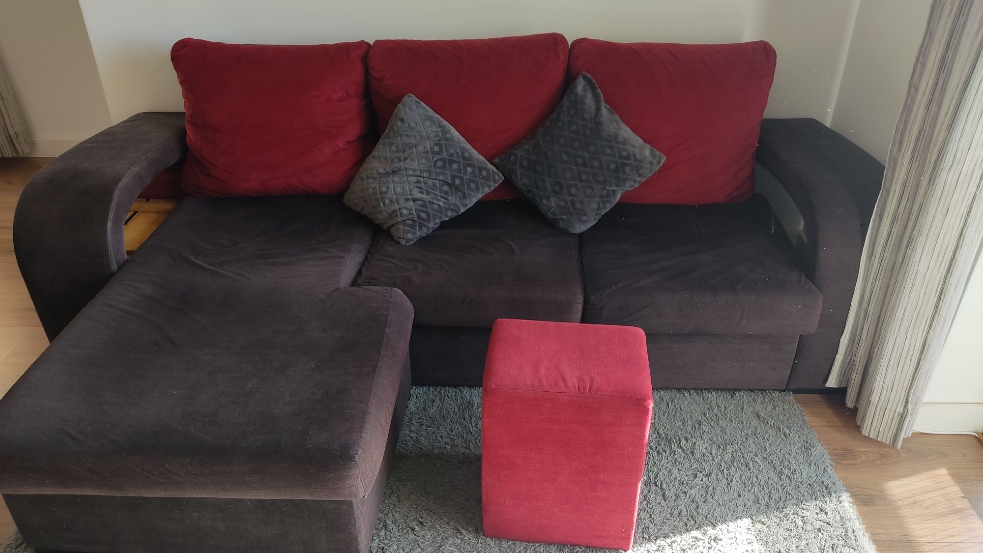 Sofá com chaise longe