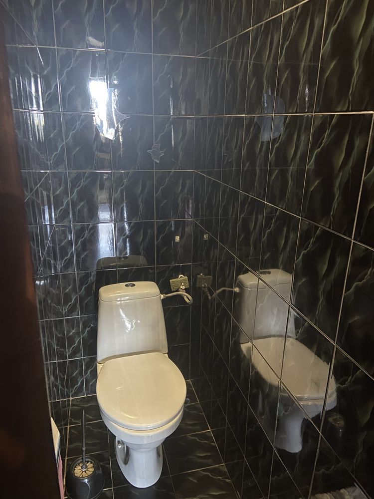 Продам затишний будинок біля водойми, 5 кімнат(3окремі), гараж на 2а/м