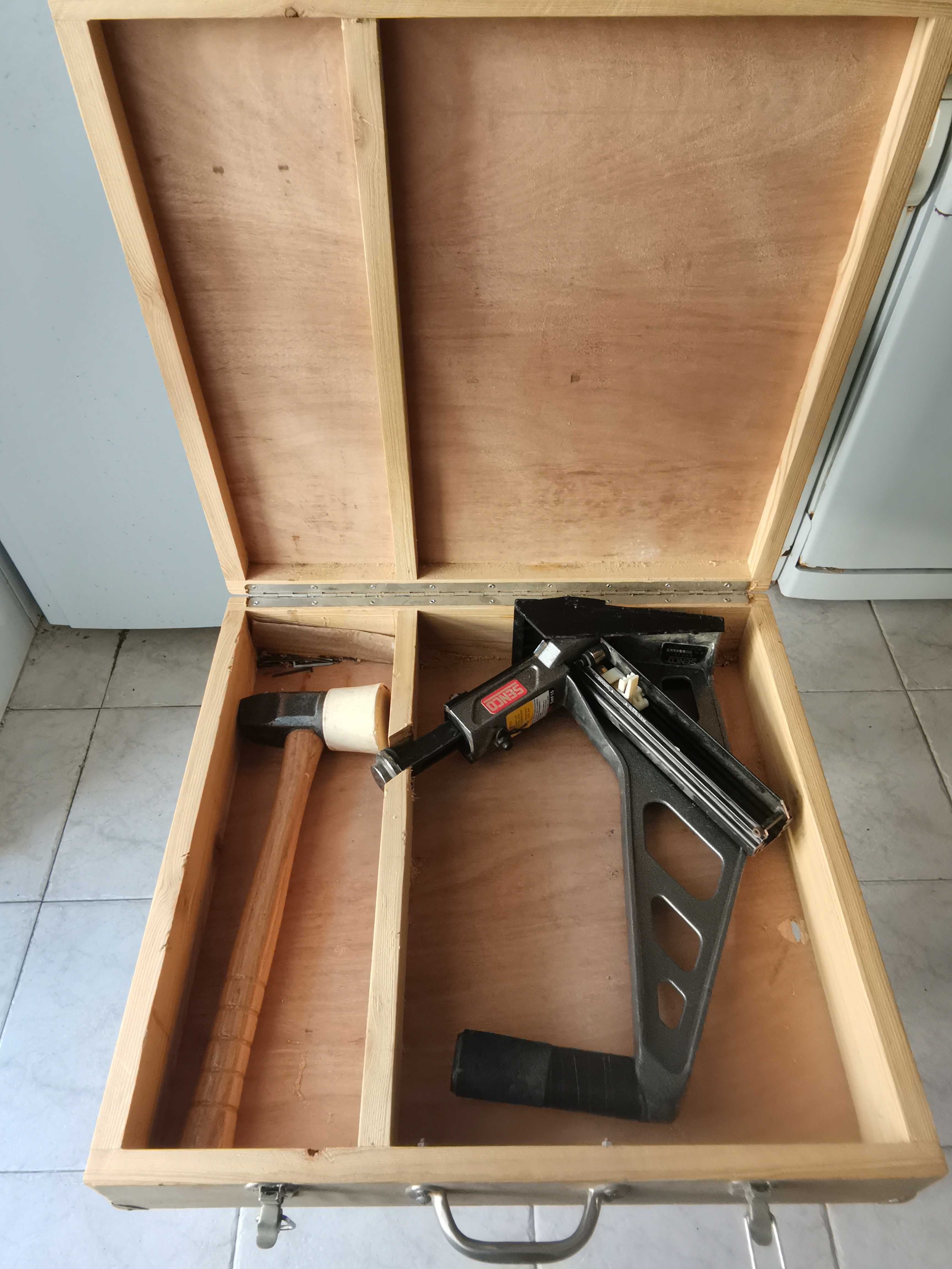 Máquina de pregar soalho mecânica SENCO SHF15