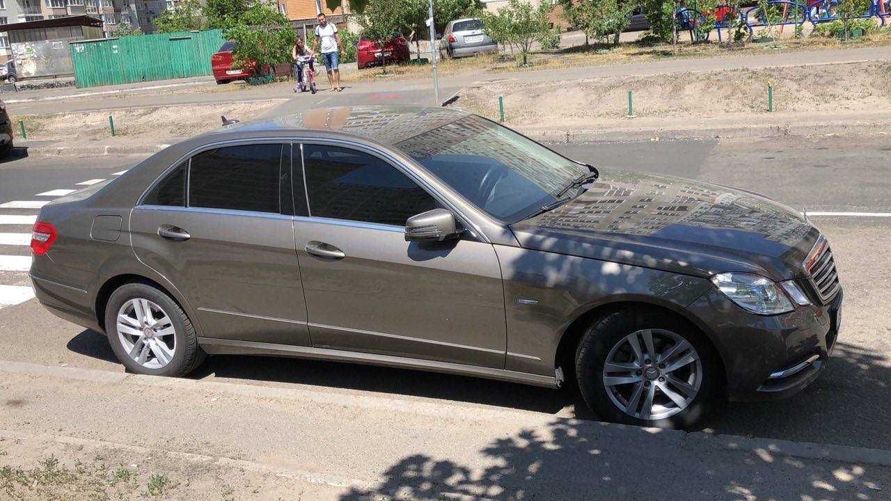 Продам Mercedes-Benz E-Class 2011