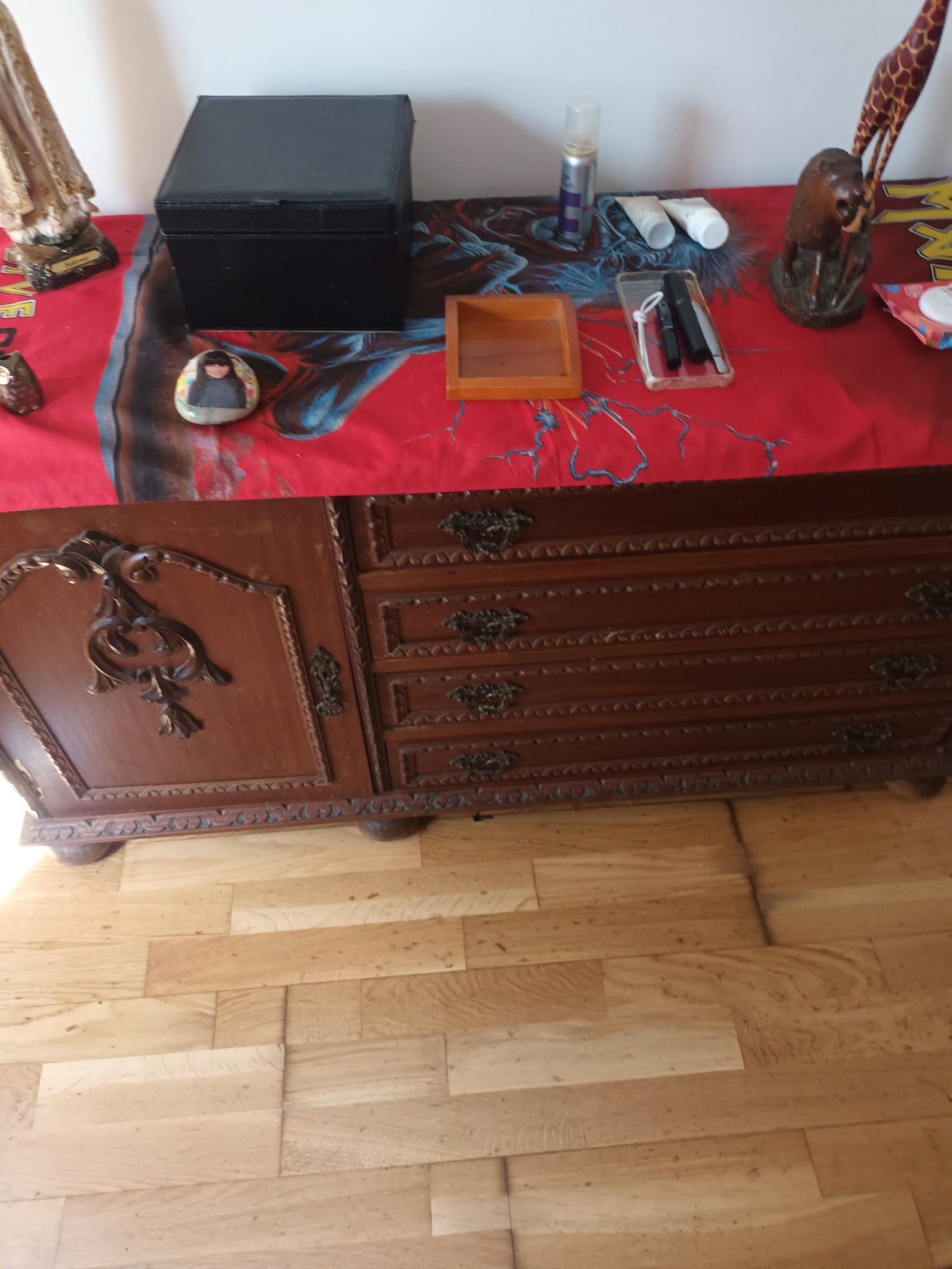 Cama de casal com colchao,roupeiro e comeda