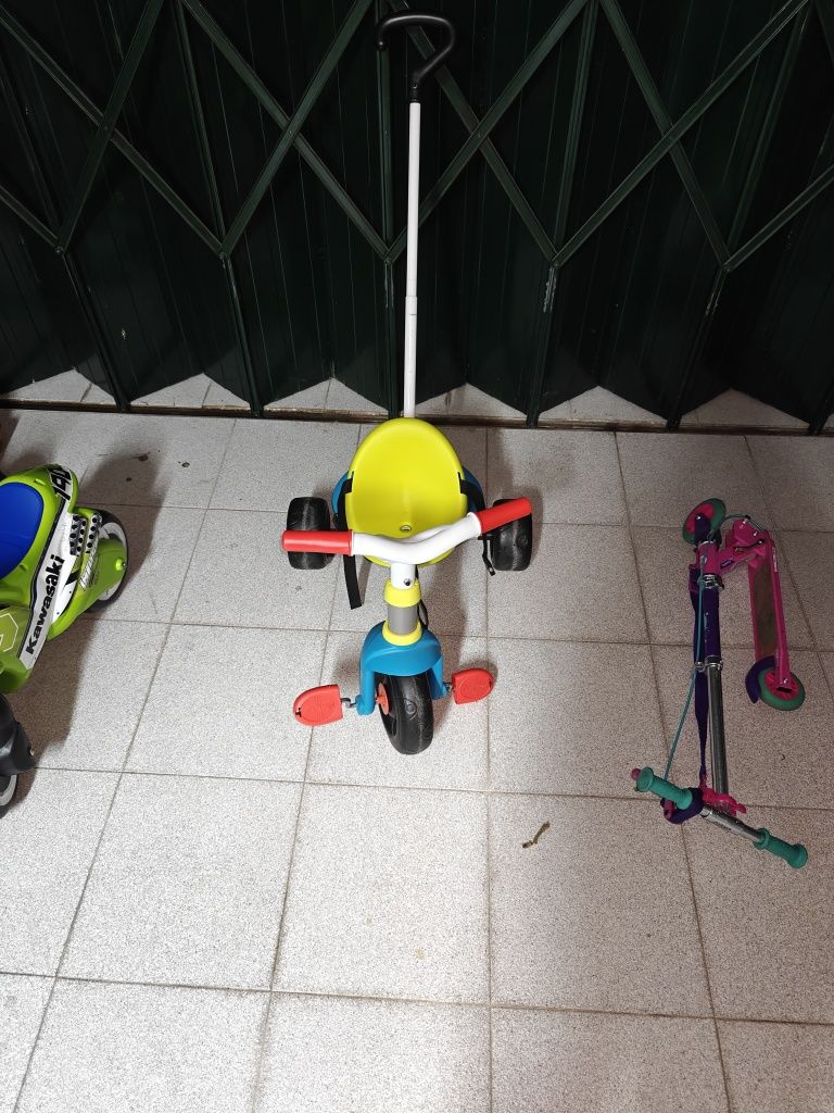 Triciclo criança