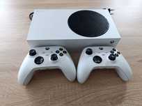 Xbox series s z dwoma padami