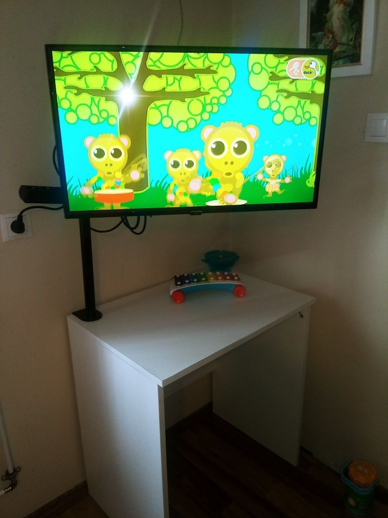 Biurkowy maszt do telewizora lub monitora