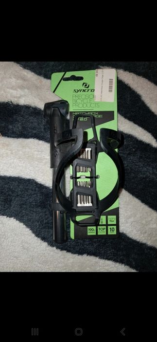 Uchwyt rowerowy na bidon plus zestaw kluczy