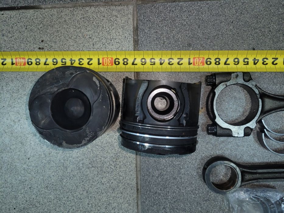 Поршень, шатун Двигун d4d 1.4 toyota yaris 2004 р.в.