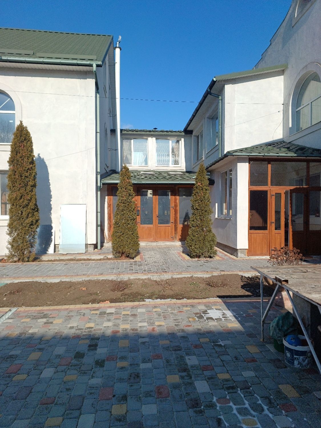Продам два будинка на одному подвір'ї