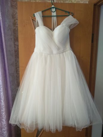 Біла весільна сукня на корсеті міді 48 розмір