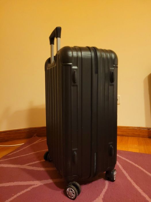 Mala preta de viagem