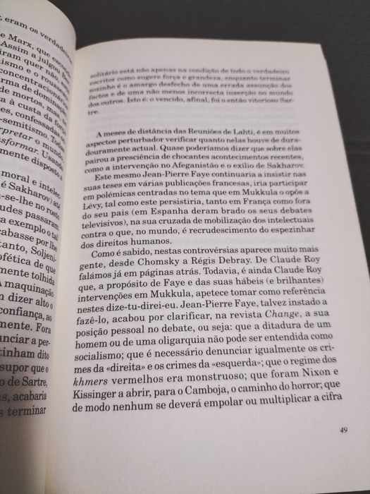 Fernando Namora - Sentados na Relva